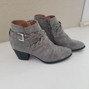 Qupid Ankle Booties gray